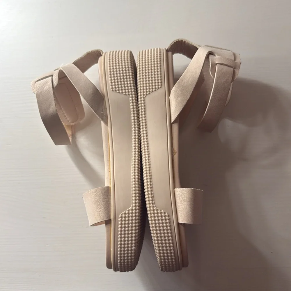 MIA Ellen Flatform Sandal (Little Kid & Big Kid) in pale pink.  size 1. - Picture 4 of 9